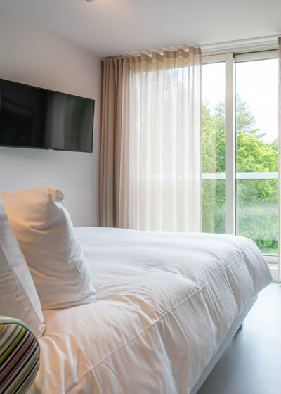 blooming hotel arrangement (2)