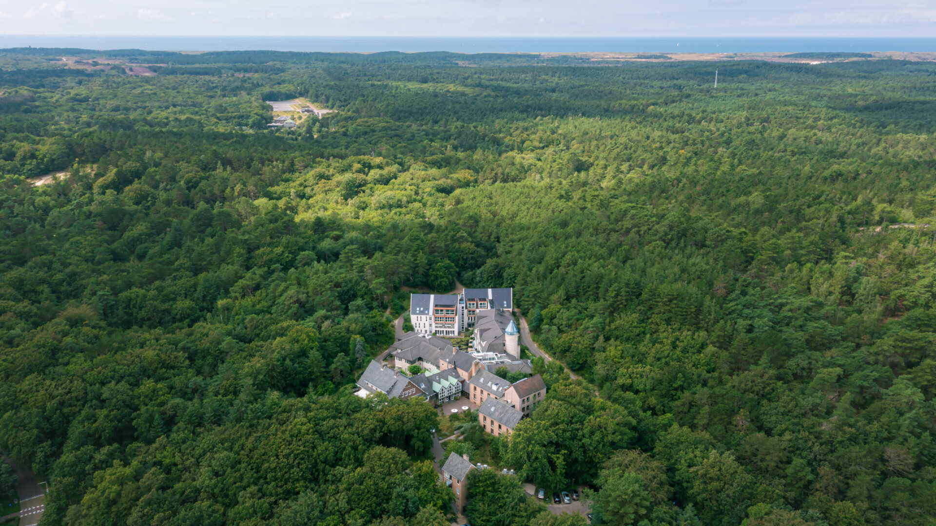 luchtfoto blooming hotel-2