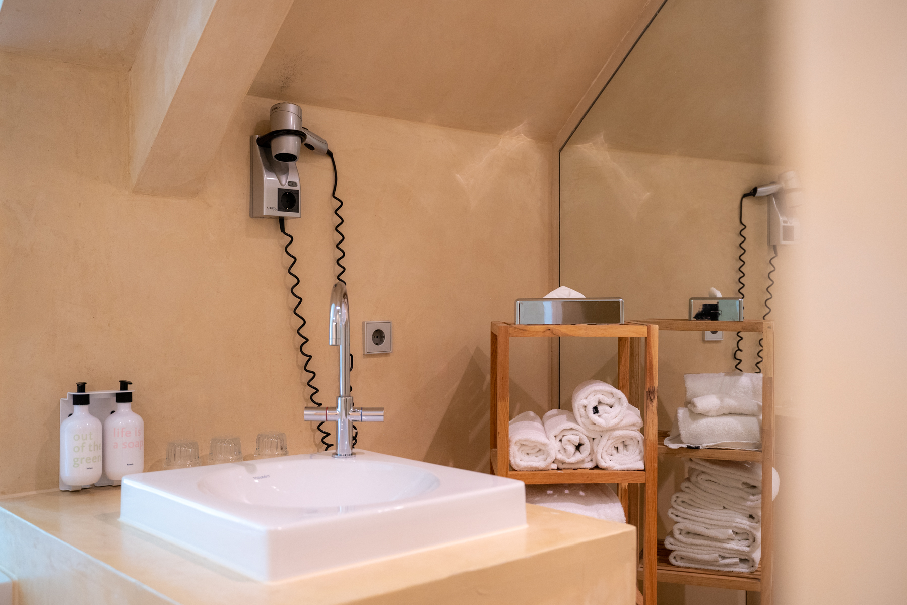 suite hotelkamer met jacuzzi blooming hotel-8